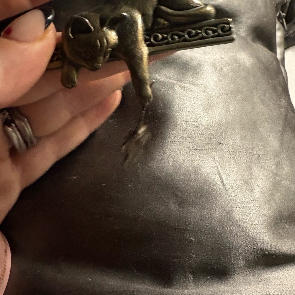 Antique Bronze Cat Ornament - Picture 4 of 4
